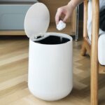 Cubo de plástico para almacenamiento de basura con cubierta de resorte tipo empuje para el hogar