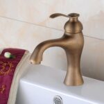 Grifo de agua fría y caliente para lavabo bajo encimera de un solo orificio de cobre antiguo, YP-5335 Water Faucet