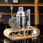 Juego de barman de acero inoxidable 12 en 1 con herramientas de coctelería de barra base de marco de madera ovalada, 750ml