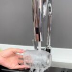 Conector de caño de cascada de lluvia voladora multifuncional, grifo de cocina, chapoteo, burbujeador giratorio Universal, Gray - Imagen 7