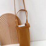 Taza de agua portátil Bolsa de café Aislamiento térmico al aire libre Cubierta de taza de lona de color sólido, Crossbody (Coffee)