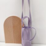 Taza de agua portátil Bolsa de café Aislamiento térmico al aire libre Cubierta de taza de lona de color sólido, Crossbody (Light Purple)