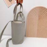 Taza de agua portátil Bolsa de café Aislamiento térmico al aire libre Cubierta de taza de lona de color sólido, Crossbody (Light Gray)