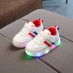 Zapatos casuales con luz LED Zapatos de tablero plano para niños, 26