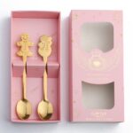 Juego de regalo de vajilla con cuchara de acero inoxidable navideña, 2 unidades por paquete, Pink Box Golden Gingerbread+Snowman