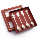 Juego de regalo de vajilla con cuchara de acero inoxidable navideña de 4 unidades por paquete, Silver Red Box