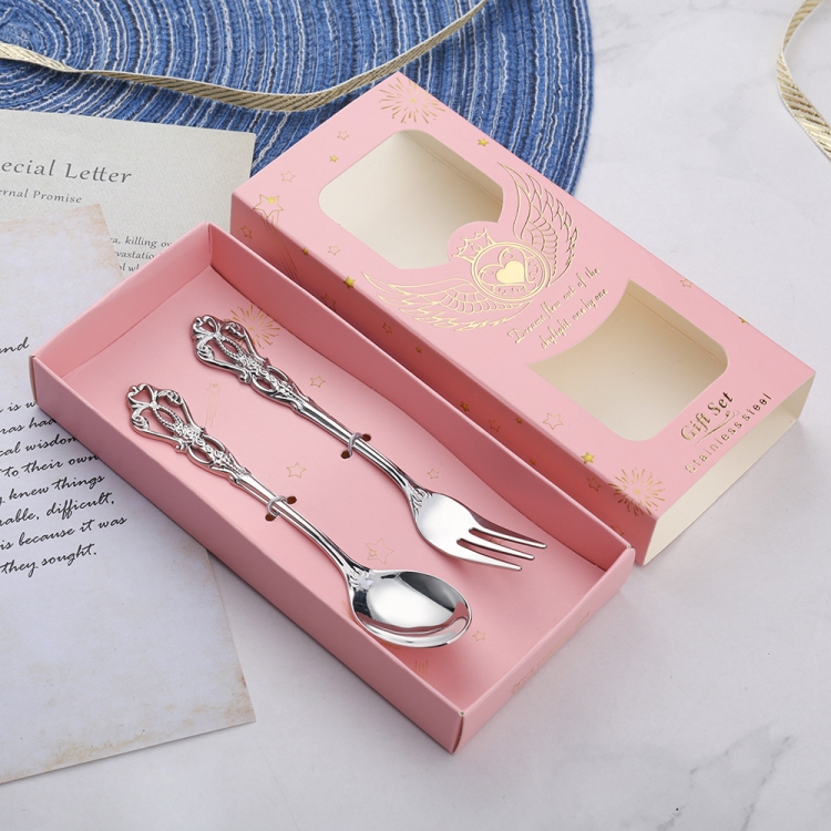 TBD0604208101.jpg 2 unids/pack Retro calado tallado postre cuchara tenedor conjunto grabado cubiertos caja de regalo, Pink Box (Silver) - Imagen 1