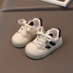 Zapatos para bebés pequeños, zapatos de tablero informales antipatadas con punta llena para niños y niñas, 16