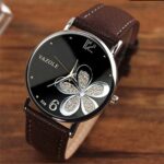YAZOLE Reloj de cuarzo con patrón de trébol de cuatro hojas estilo OL para mujer - Imagen 4