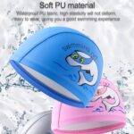 Gorro de natación para niños Gorro de natación elástico con estampado de delfines lindo PU, Children PU Swimming Cap (Dark Blue) - Imagen 8
